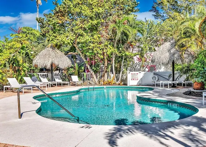 Freshly Remodeled Island Suite W Pool & Pet Friendly