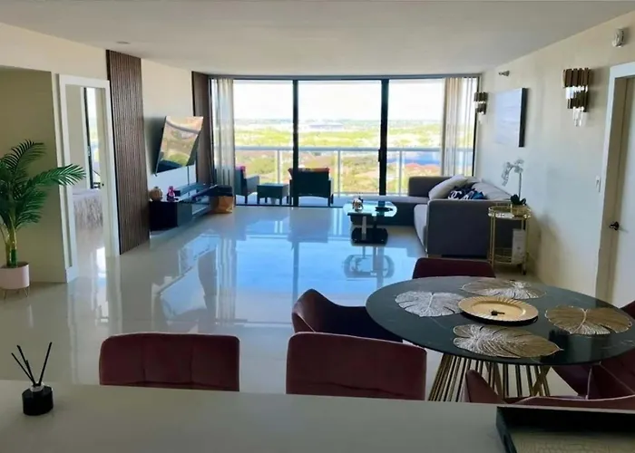 Skyline Sunset Retreat In Aventura