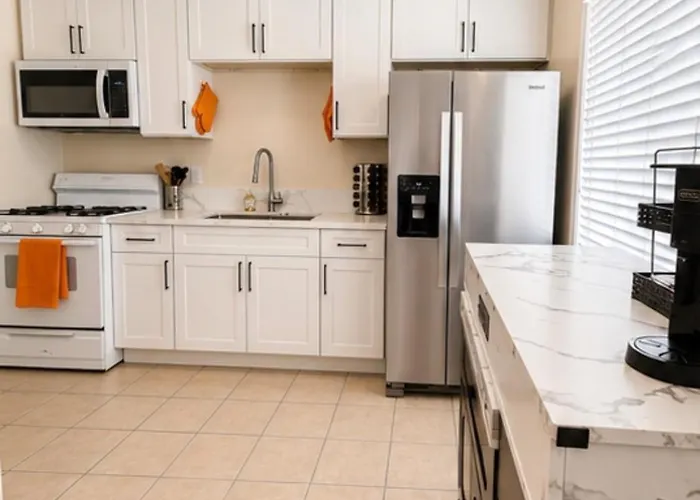 Quiet Furnished Pasadena Retreat Near Freeways