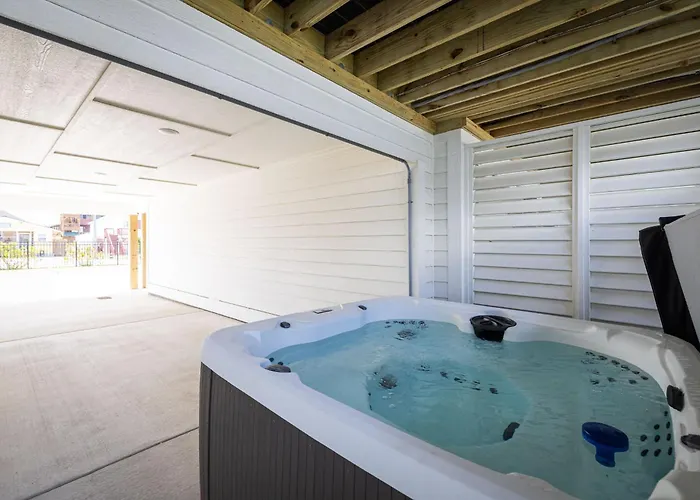 Brand New Luxury Build 2 Min Walk To Beach W Pool
