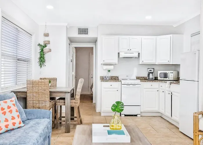 Freshly Remodeled Island Suite W Pool & Pet Friendly