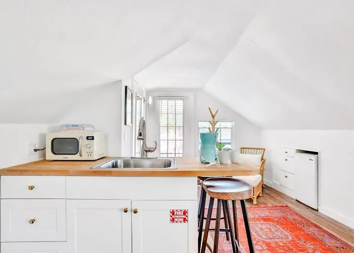 Freshly Remodeled Island Suite W Pool & Pet Friendly
