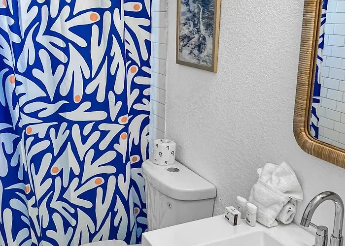 Freshly Remodeled Island Suite W Pool & Pet Friendly