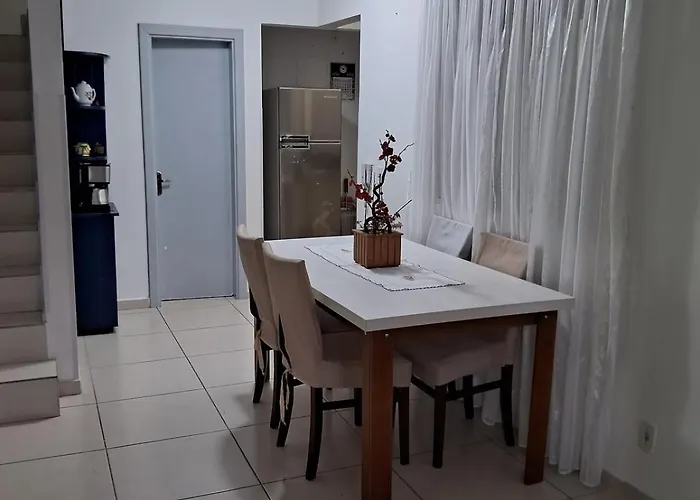Casa com tres quartos e garagem