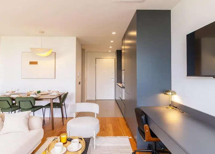 Premium Flat, Balcony, Metro, Porto Business School