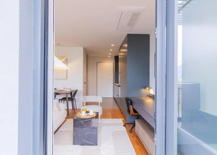 Premium Flat, Balcony, Metro, Porto Business School