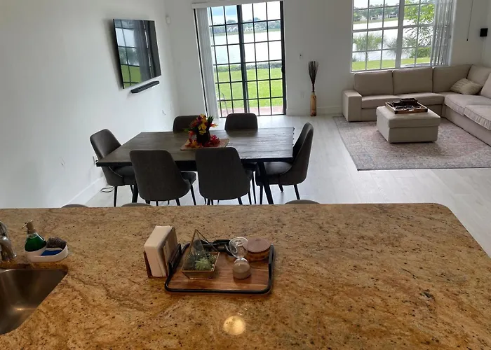 World Cup Stay Near Hard Rock & Free Airport Ride