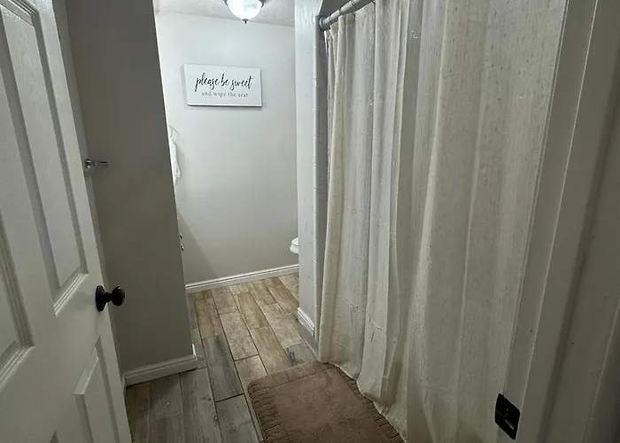 Cozy Apt In Downtown Logan