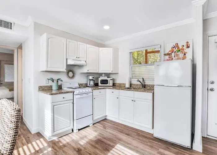 Freshly Remodeled Island Suite W Pool & Pet Friendly