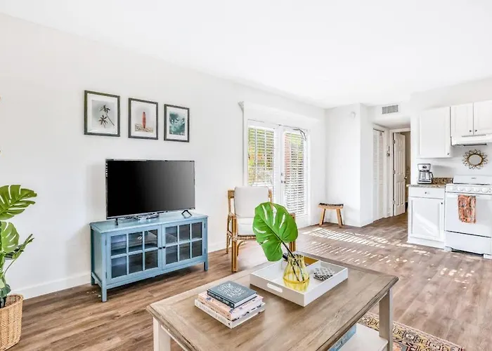 Freshly Remodeled Island Suite W Pool & Pet Friendly