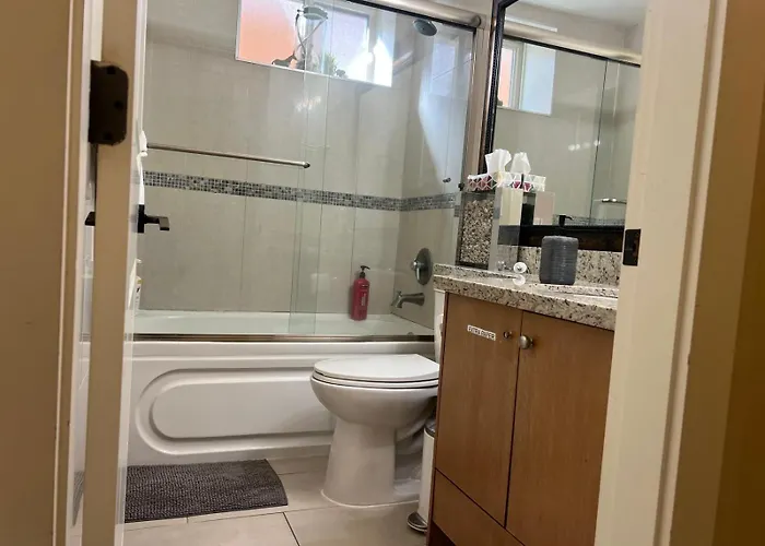 Equipped Guesthouse Near Oakridge Mall