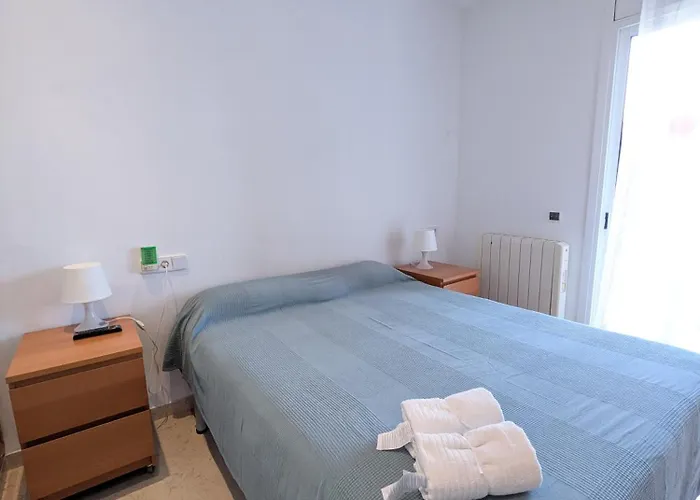 Beachside Apartment With Private Parking & Nature Views