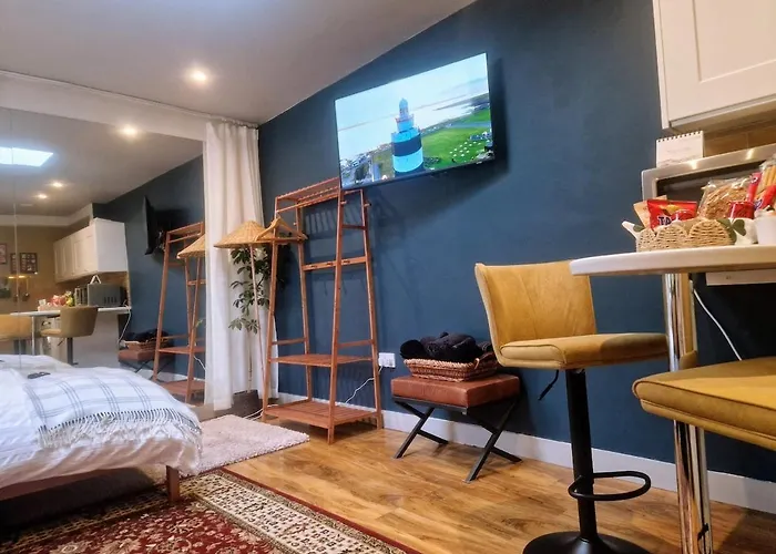 Cottage Studio With Private Garden Patio