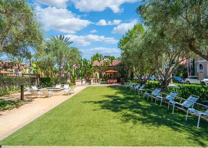 Peaceful 1Br Escape, Courtyard View & Garage