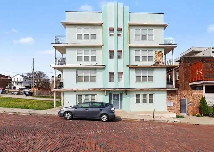 Downtown Omaha - Elevated Studio & 1-Bed Stays