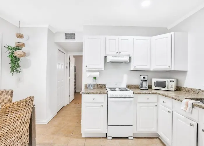 Freshly Remodeled Island Suite W Pool & Pet Friendly