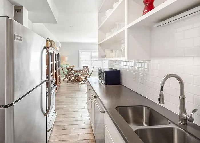 Marshall Blvd 2907 C - Ocean Spray At The Blue Horizon