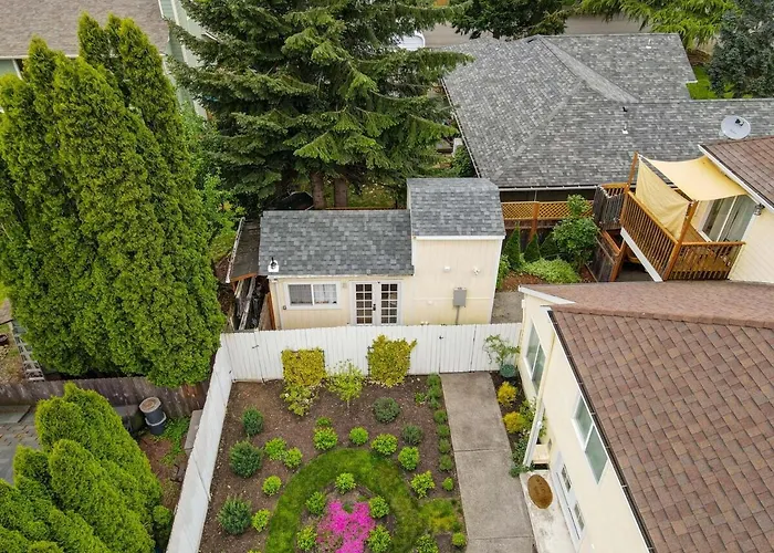 Vancouver Retreat Tiny House 9