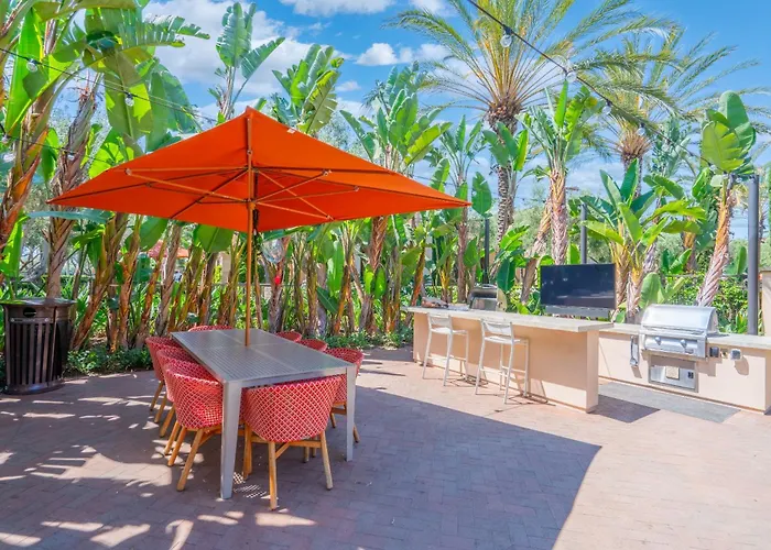 Upscale 1Br Retreat, 2 Queen Beds & Garage