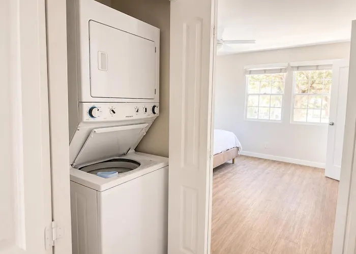 Modern 2 Bedroom Townhome In Palos Verdes