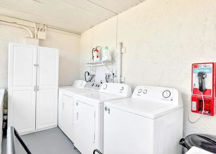 Freshly Remodeled Island Suite W Pool & Pet Friendly