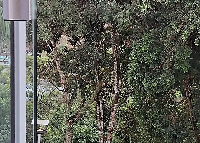 Casa com tres quartos e garagem