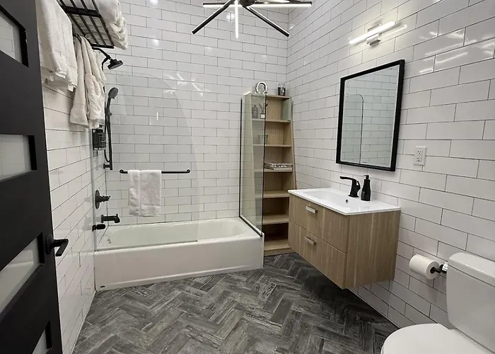 Brand New! Sleeps 9, Near World Cup, 18 Min Nyc