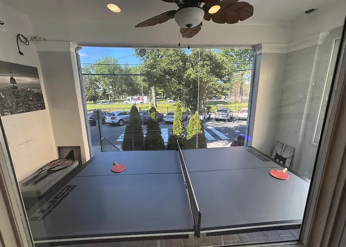 2 Bedroom Apt , Patio , Jacuzzi, 20 Min Drive To Ny
