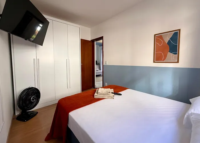 Apartamento central com suíte e 3 Smart TVs 43 pol - UFV a 1 km