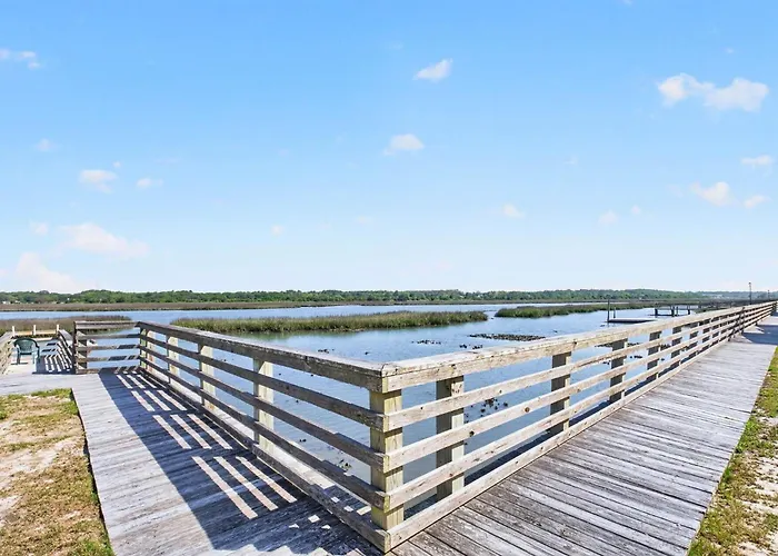 Salt & Sound, Top Floor Water Views, Walk To Beach