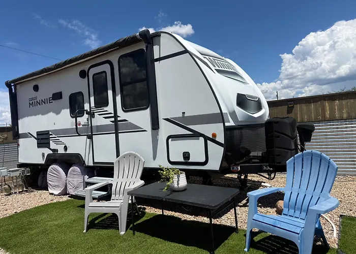 Pretty Traila And Room To 6 People With Fireplace And Jacuzzi