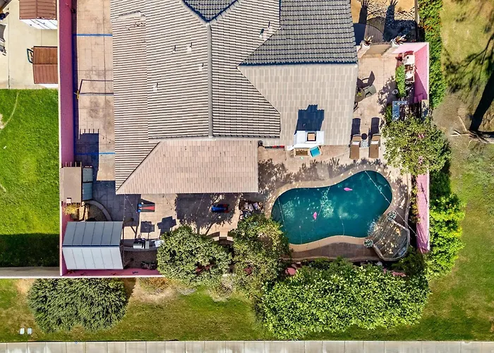 Themed 5Br Retreat: Pool With Waterfall, Game Room, Moroccan Lounge - Coachella
