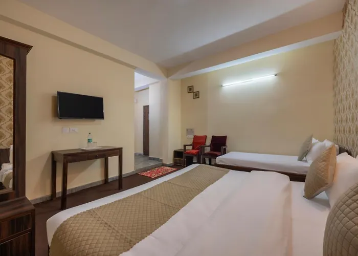 The Ayura Palace L Family Events I Multi Cuisine Restaurant L Sky Bonfire L Lift L Power Backup L Free Parking L Kufri By Exotic Stays