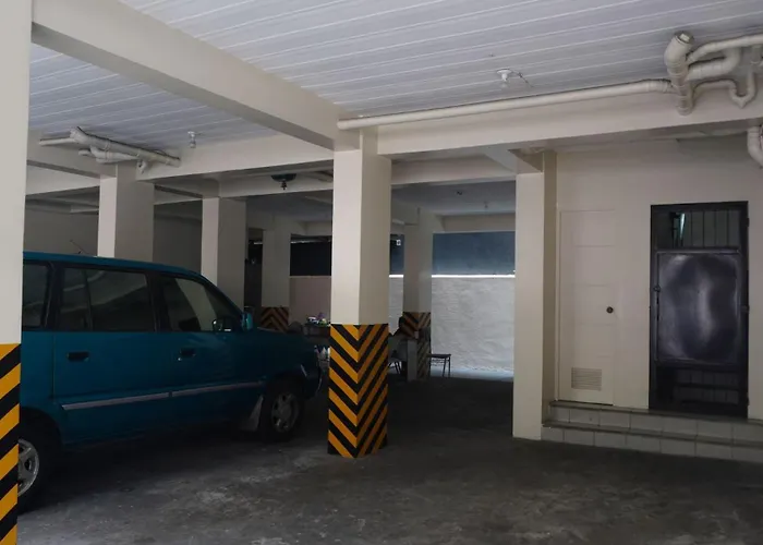 Reddoorz At Mola Suites Near Makati Medical Center