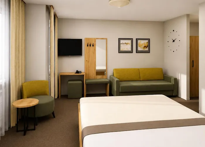 Green Trail Hotel