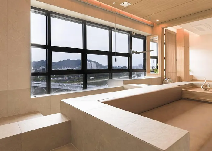 Almond Hotel