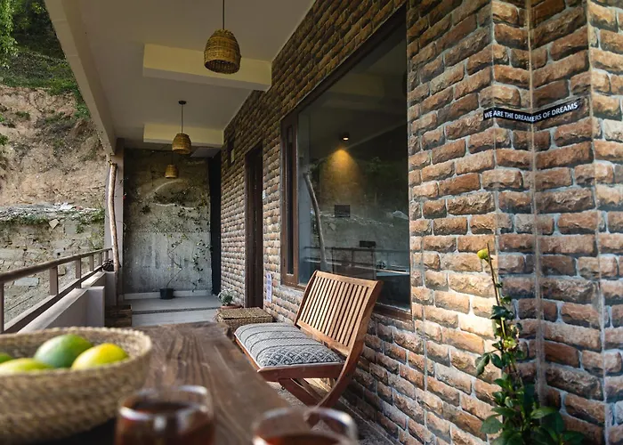 Thhpsociety - Exstacy Stays & Cafe - Your Romantic & Cozy Getaway - Mountain View , Hot Tub , Parking - Mukteshwar
