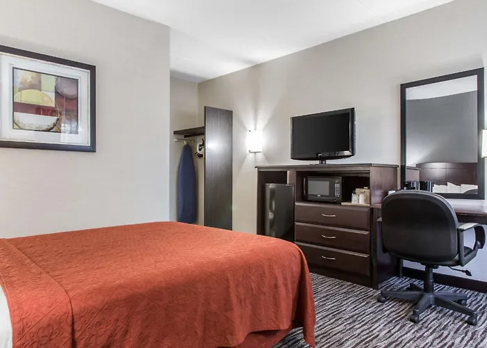 Danbury Inn & Suites