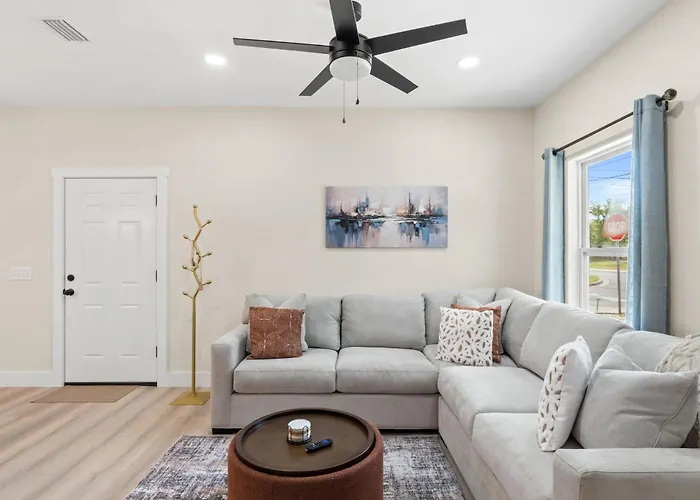 New Panama City Home King Suite, Modern Kitchen, Near Downtown, St. Andrews & Beaches