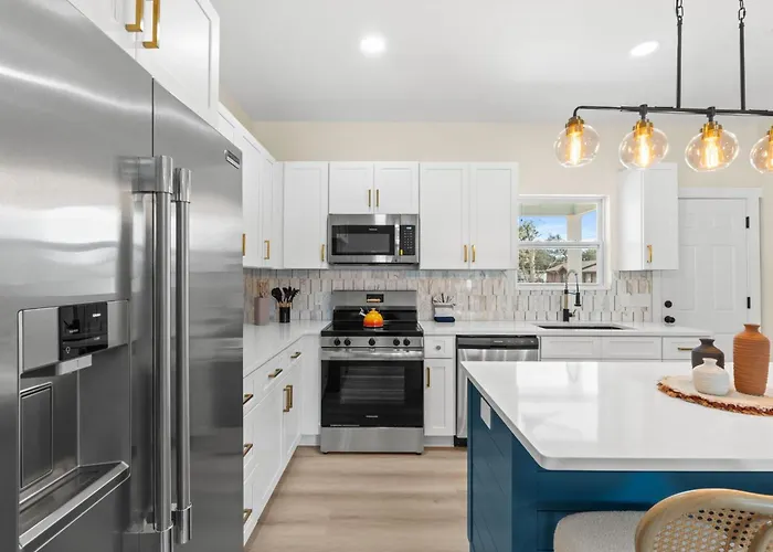 New Panama City Home King Suite, Modern Kitchen, Near Downtown, St. Andrews & Beaches