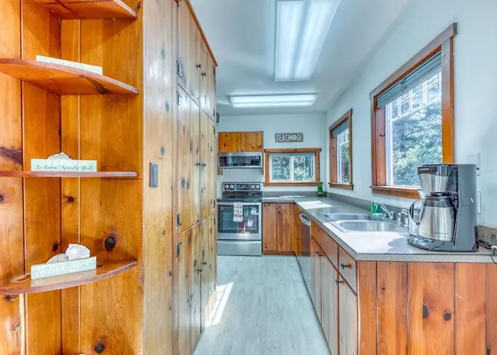 Dog-Friendly House Near The Beach With Ocean View And Private Gas Grill