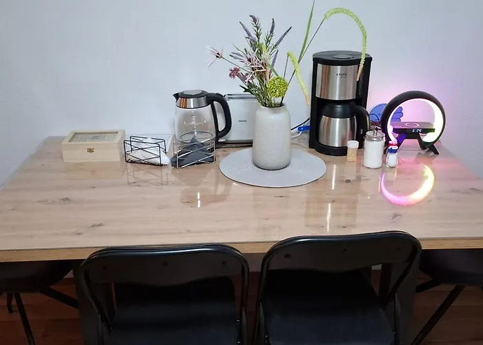 3-Zimmer-Apartment Stay-at-AJ Homes Bönen mit komplett ausgestatteter Küche, Balkon, 6 Hotel-Boxspringbetten&Schlafsofa sowie kostenlos inklusive Bettwäsche&Handtücher, Verbrauchsartikel, Parkplatz, WiFi&SmartTV