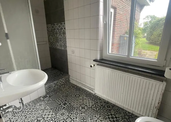 Monteurwohnung, Handwerkerwohnung NEU mit 4 Schlafzimmern und Garten