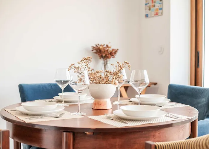 Liiiving In Matosinhos - Warm Vintage Apartment