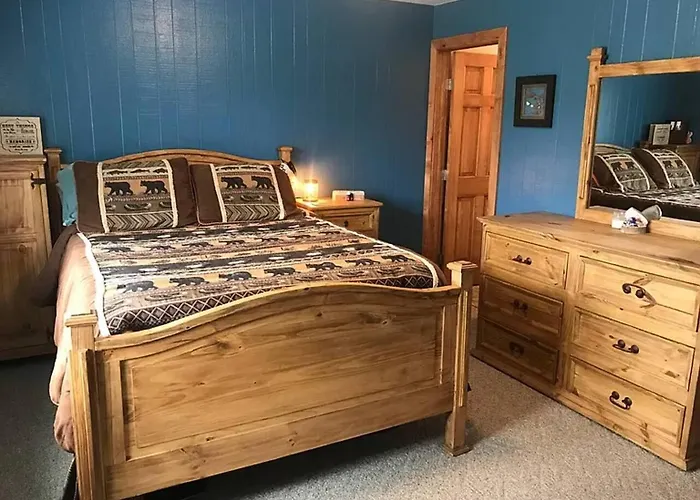 Perfect Mountain Lake Retreat - Bear Loon Lodge