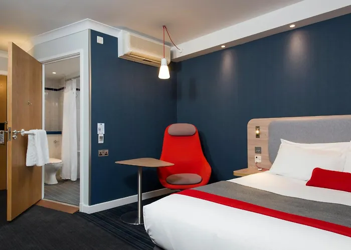 Holiday Inn Express Glasgow Airport By Ihg