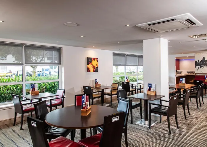 Holiday Inn Express Glasgow Airport By Ihg