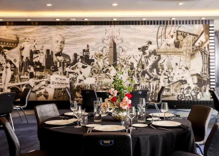 W Minneapolis - The Foshay