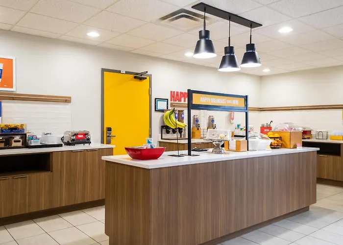 Hampton Inn & Suites Addison
