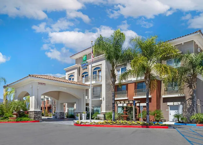 Holiday Inn Express Hotel & Suites Lake Elsinore By Ihg